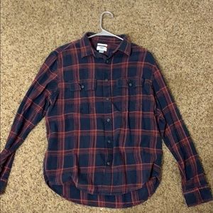 Old navy men's flannel. Slightly worn quality.